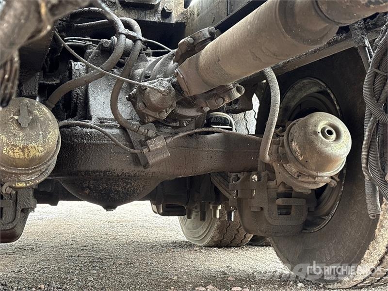 Mack MR688S Betonmixers en pompen