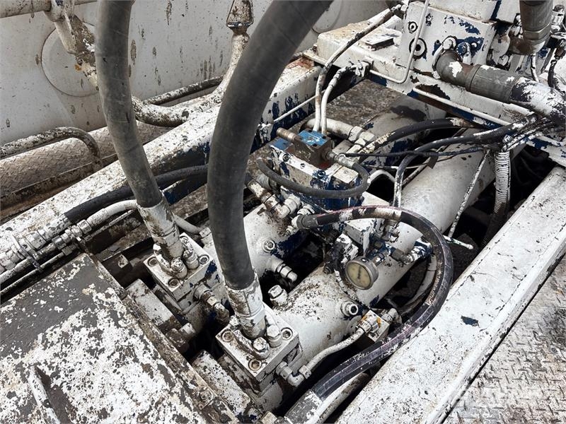 Mack MR688S Betonmixers en pompen