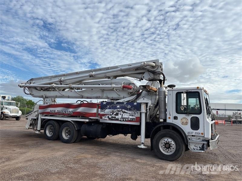 Mack MR688S 混凝土車