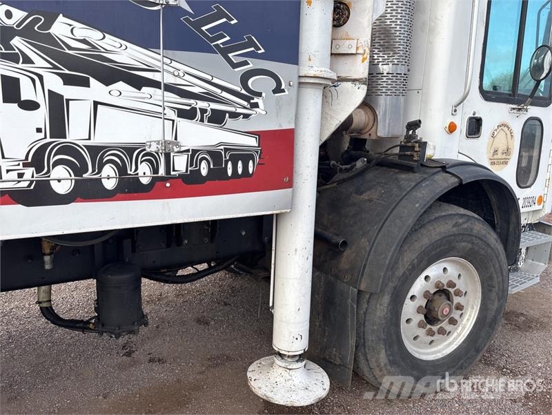 Mack MR688S 混凝土車