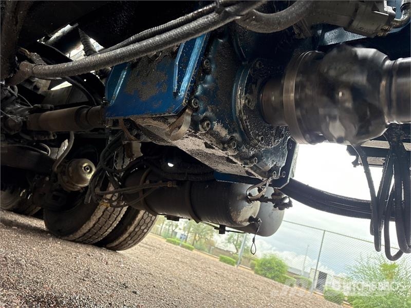 Mack MR688S Betonmixers en pompen
