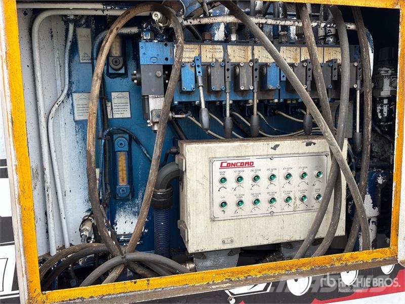 Mack MR688S Betonmixers en pompen