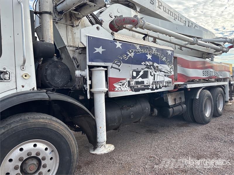 Mack MR688S 混凝土車