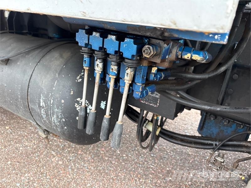 Mack MR688S Betonmixers en pompen