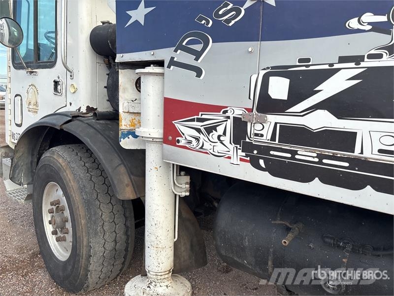 Mack MR688S 混凝土車