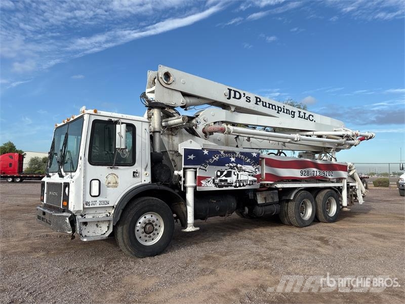 Mack MR688S 混凝土車