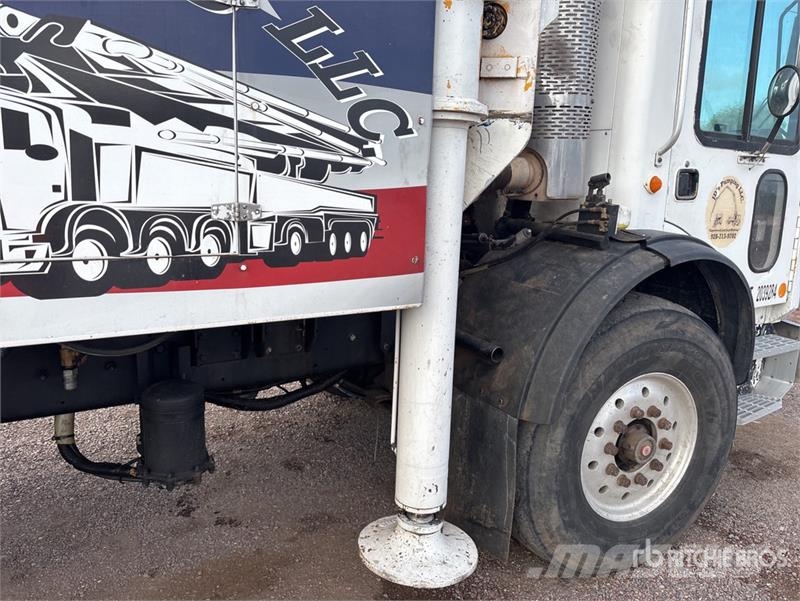 Mack MR688S 混凝土車
