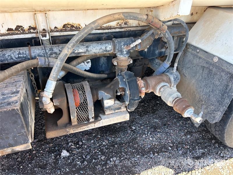 Mack MR688S 4000 gal 6x4 Water Truck Water bowser