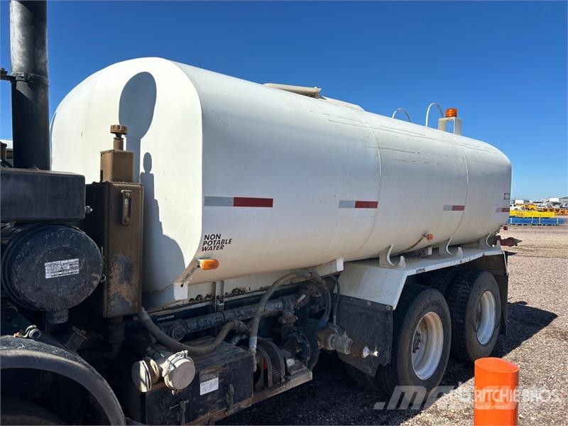 Mack MR688S 4000 gal 6x4 Water Truck Water bowser