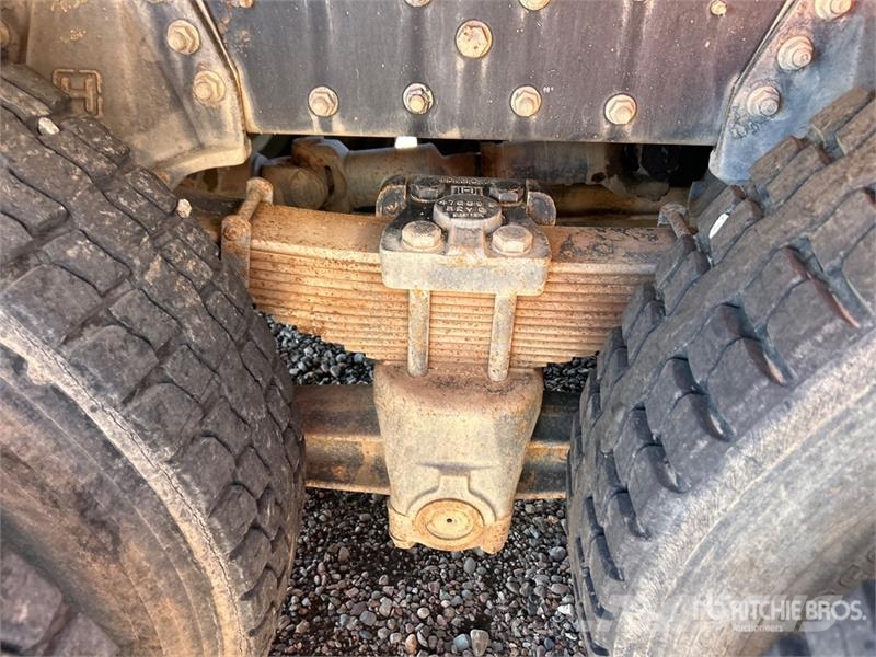 Mack MR688S 4000 gal 6x4 Water Truck Water bowser
