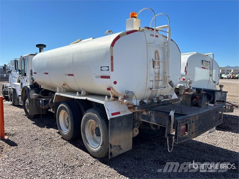 Mack MR688S 4000 gal 6x4 Water Truck Water bowser