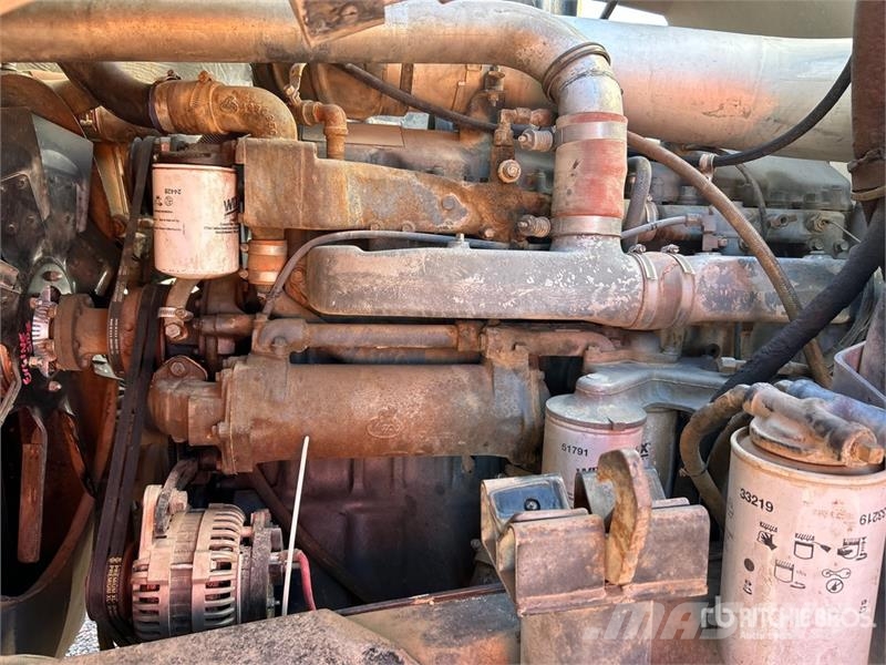 Mack MR688S 4000 gal 6x4 Water Truck Water bowser