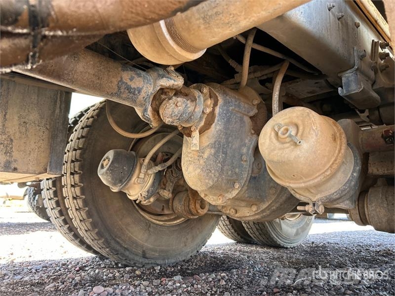 Mack MR688S 4000 gal 6x4 Water Truck Water bowser