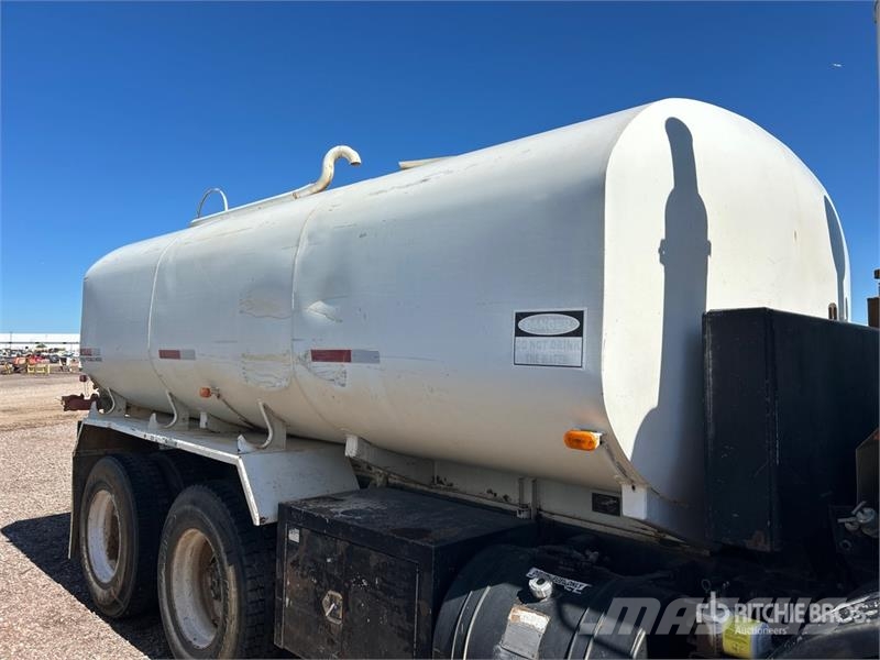 Mack MR688S 4000 gal 6x4 Water Truck Water bowser