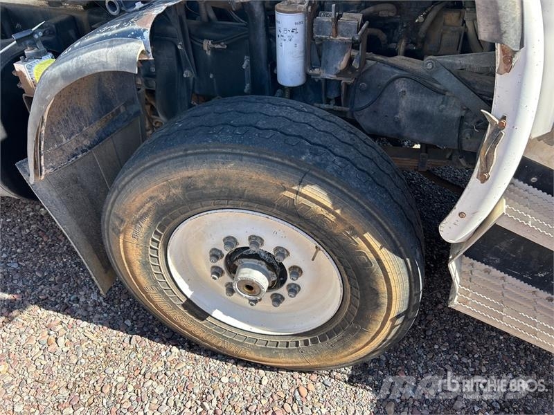 Mack MR688S 4000 gal 6x4 Water Truck Water bowser