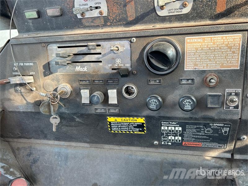 Mack MR688S 6x4 Water Truck (Inoperable) Поливочные машины