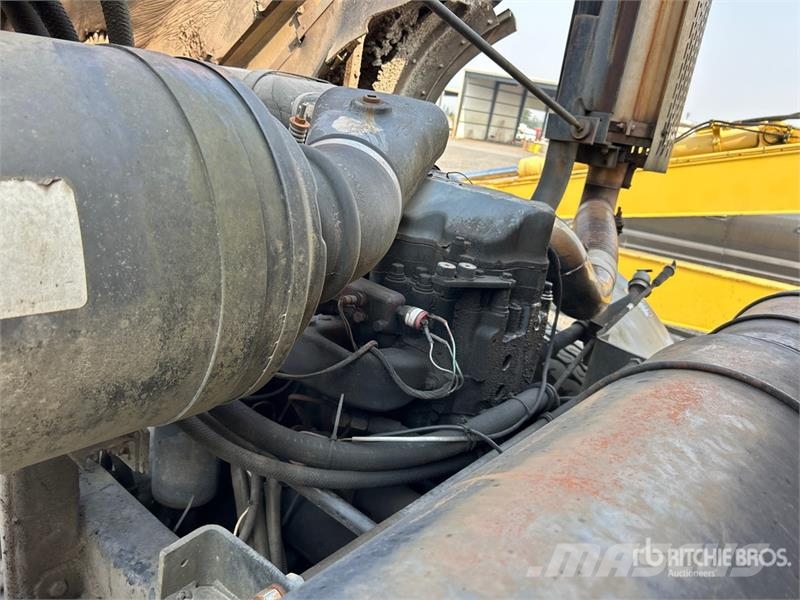 Mack MR688S 6x4 Water Truck (Inoperable) Поливочные машины