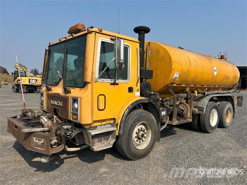 Mack MR688S 6x4 Water Truck (Inoperable) Поливочные машины