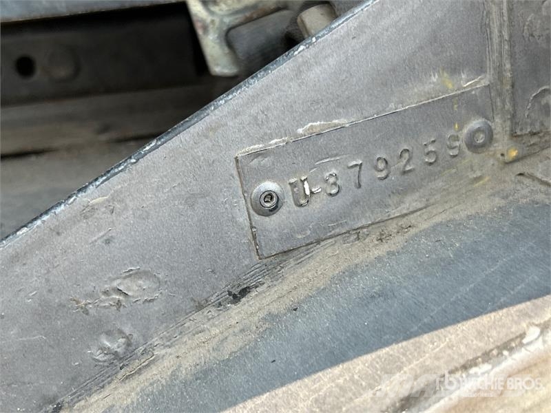 Mack MR688S 6x4 Water Truck (Inoperable) Поливочные машины