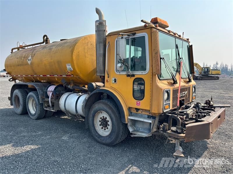 Mack MR688S 6x4 Water Truck (Inoperable) Поливочные машины