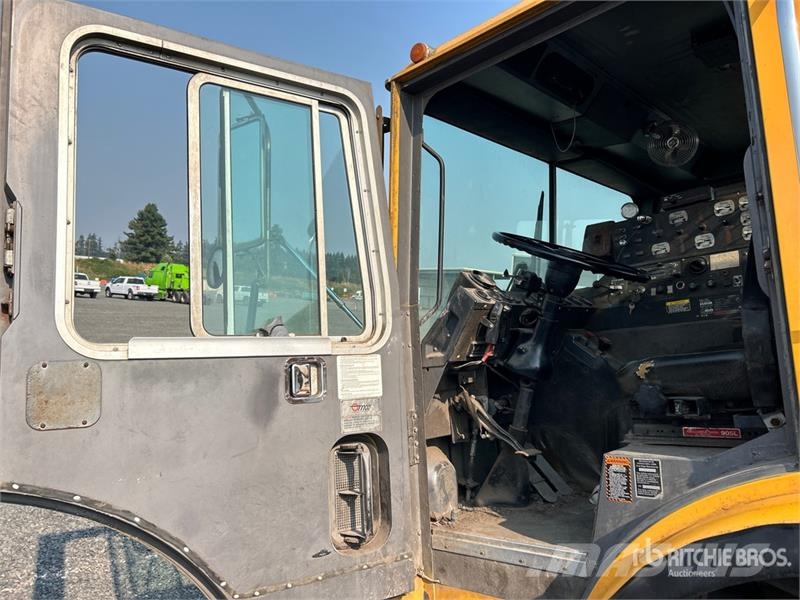 Mack MR688S 6x4 Water Truck (Inoperable) Поливочные машины