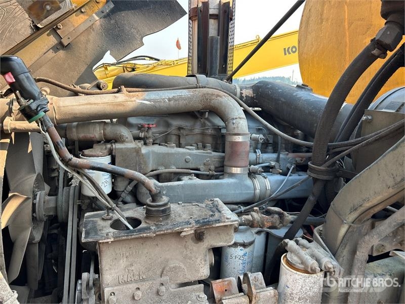 Mack MR688S 6x4 Water Truck (Inoperable) Поливочные машины