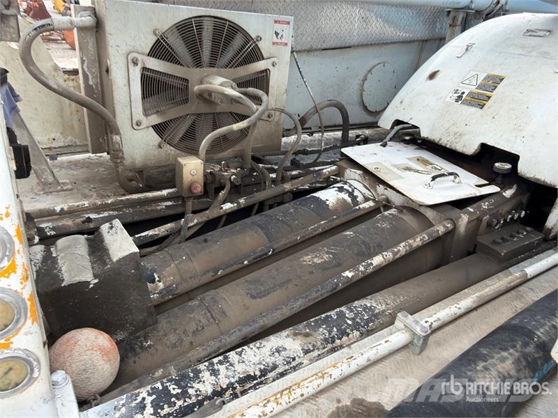 Mack MRU613 Kamioni mešalice za beton
