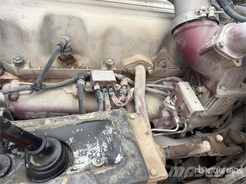 Mack MRU613 Kamioni mešalice za beton