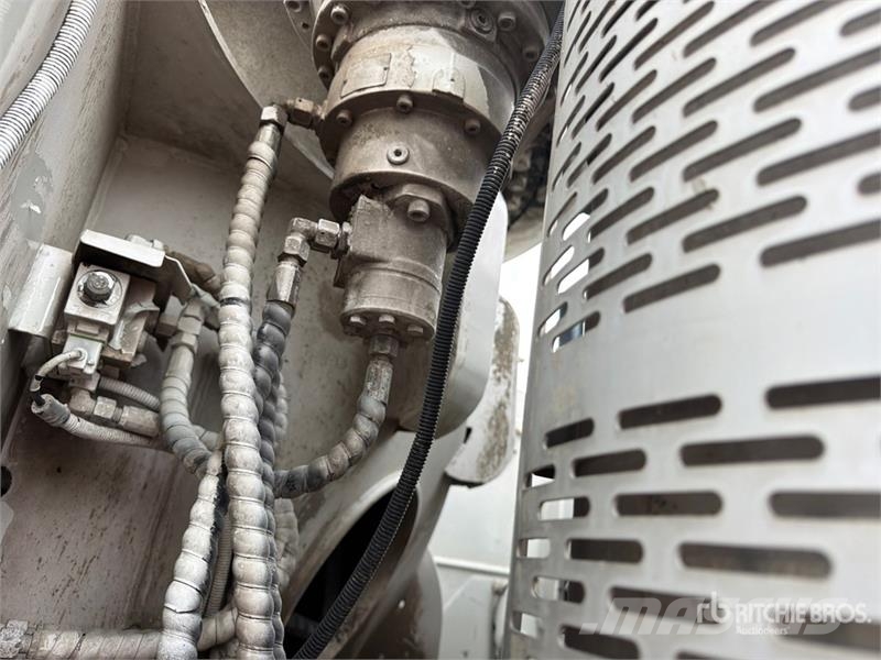 Mack MRU613 Kamioni mešalice za beton
