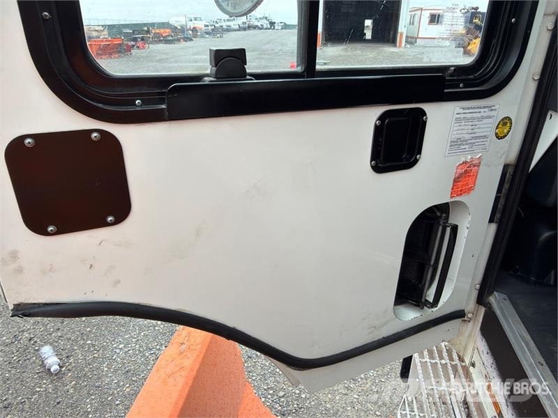 Mack MRU613 Kamioni mešalice za beton