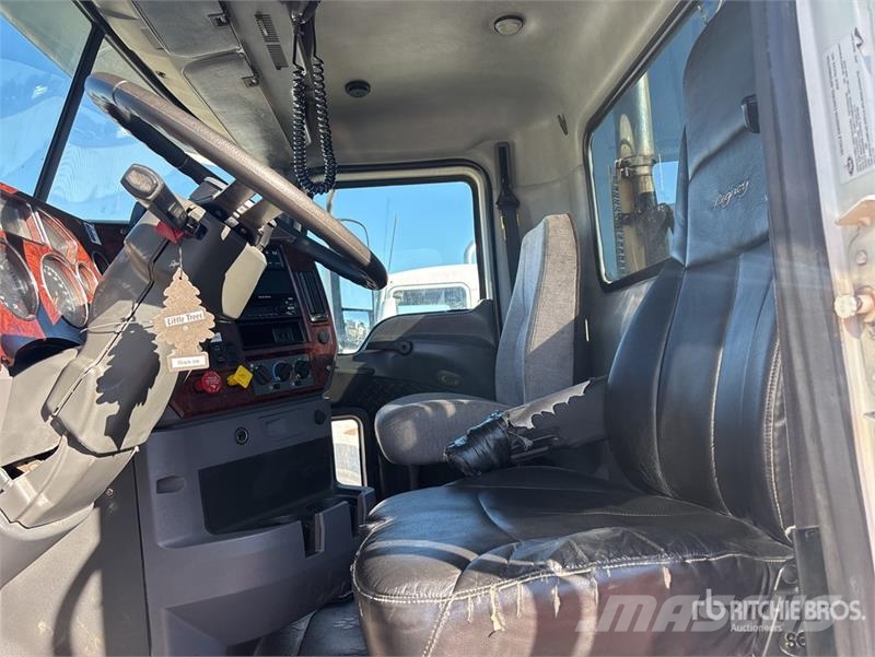 Mack Pinnacle CXU 613 6x4 T/A Day Cab Truck Tractor Traktorske jedinice
