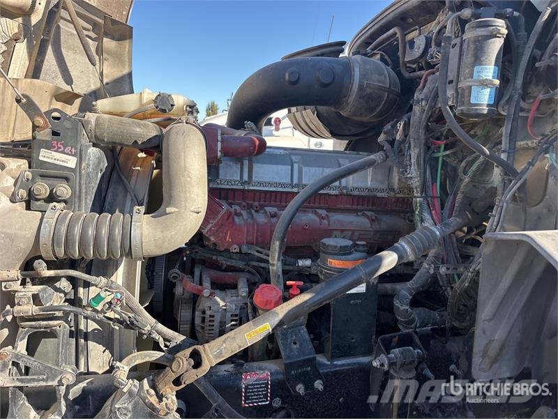Mack Pinnacle CXU 613 6x4 T/A Day Cab Truck Tractor Traktorske jedinice