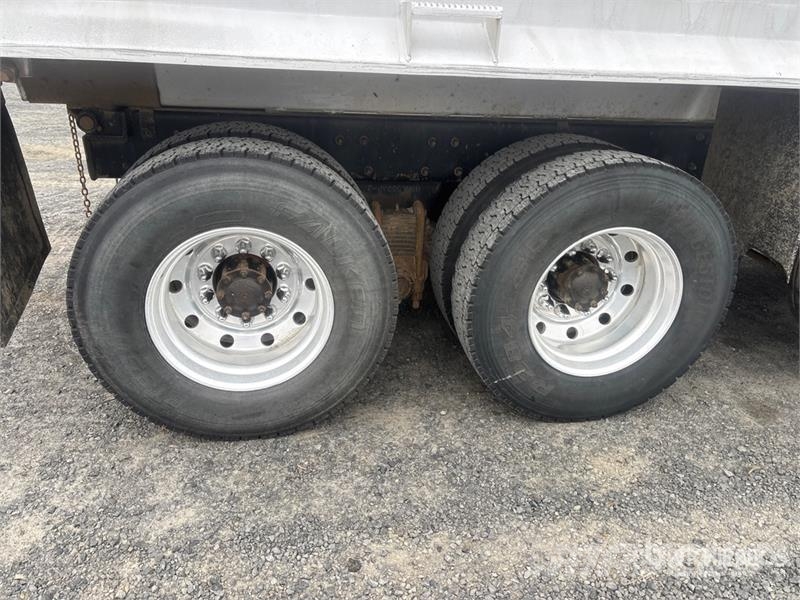 Mack RD688S Camion benne