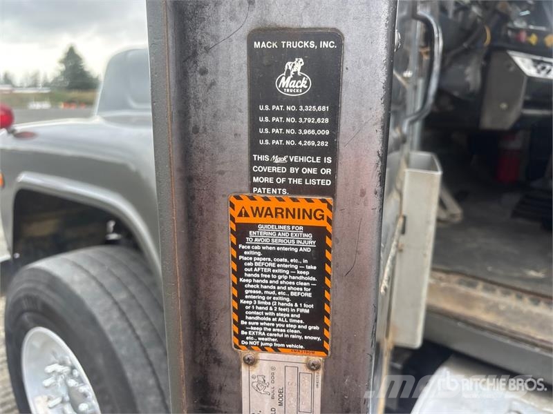 Mack RD688S Camion benne