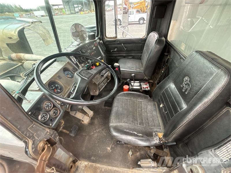 Mack RD688S Camion benne