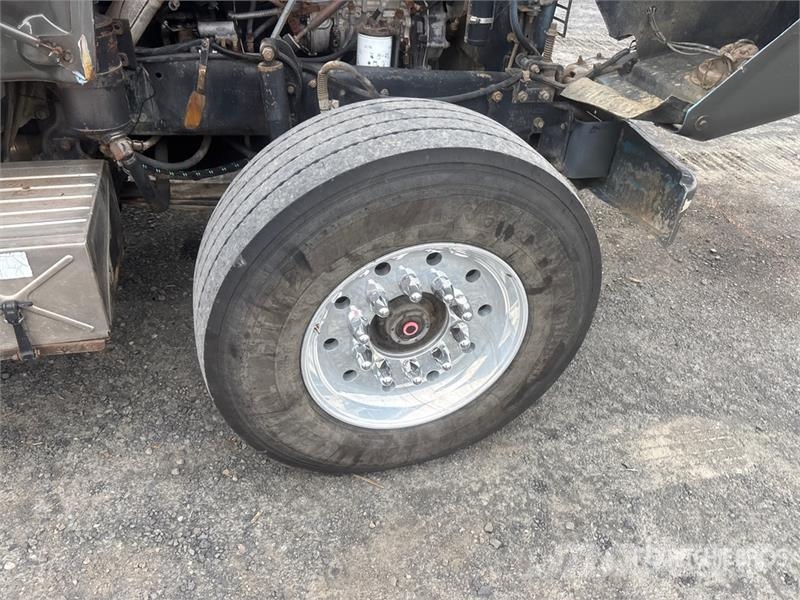 Mack RD688S Camion benne