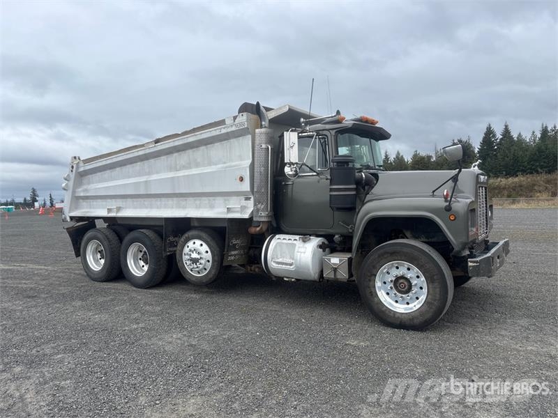Mack RD688S Camion benne