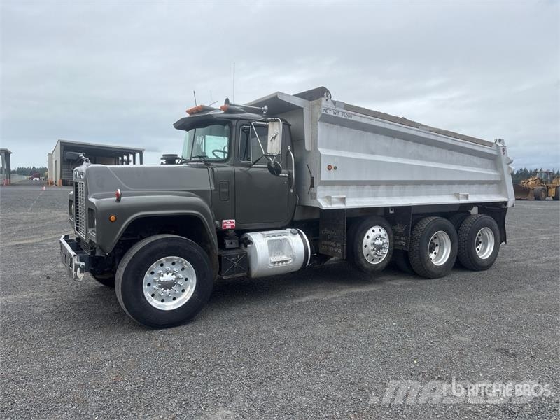 Mack RD688S Camion benne