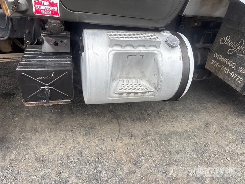 Mack RD688S Camion benne