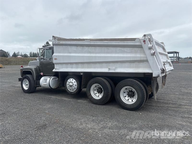 Mack RD688S Camion benne