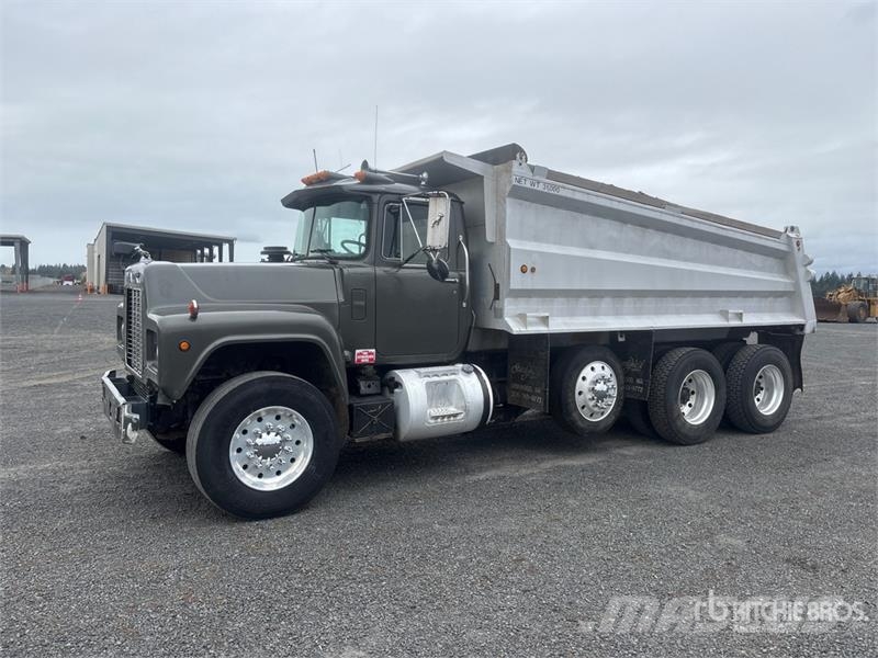 Mack RD688S Camion benne