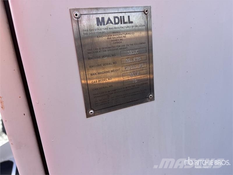 Madill 3800C Gelenkausleger Lader