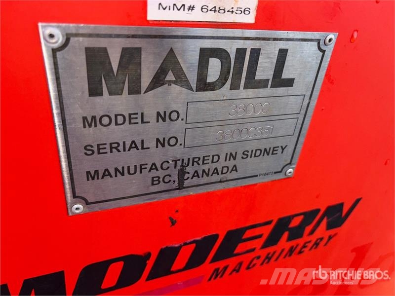 Madill 3800C Gelenkausleger Lader