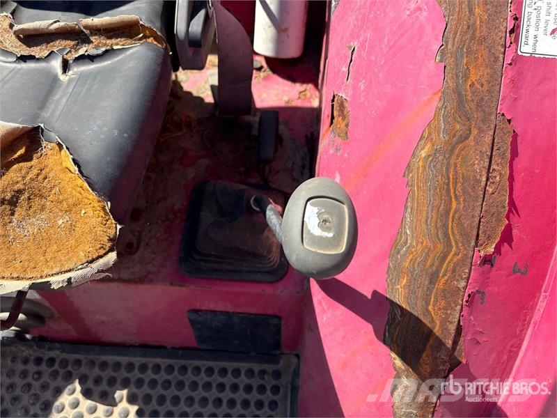 Mahindra 2555NH 4WD Tractor Tractores