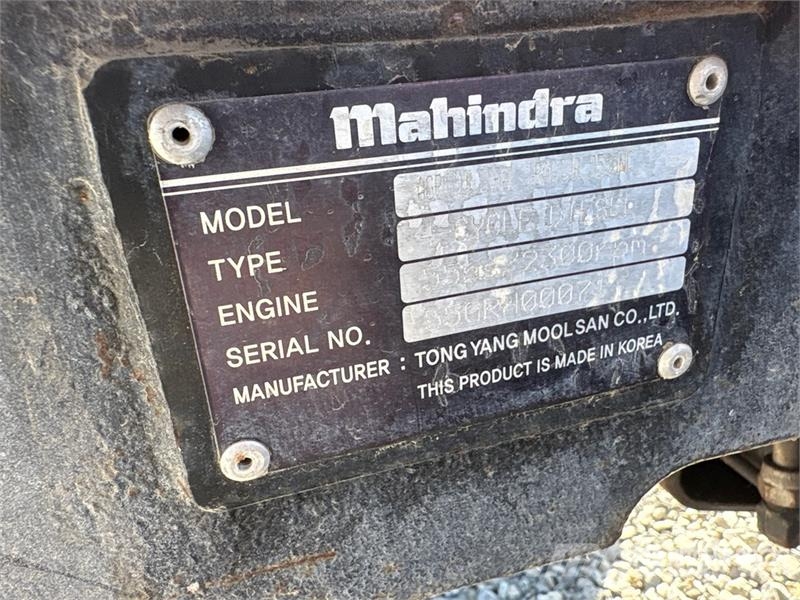 Mahindra 2555NH 4WD Tractor Tractores