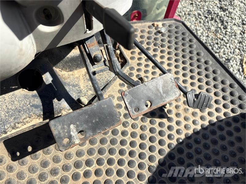 Mahindra 2555NH 4WD Tractor Tractores