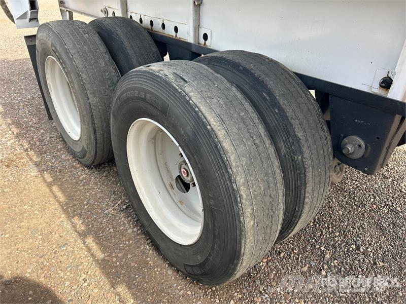 Manac 10248K000 48 ft T/A Flatbed Trailer Flatbed/Dropside trailers