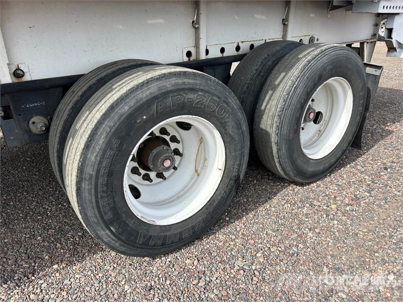 Manac 10248K000 48 ft T/A Flatbed Trailer Flatbed/Dropside trailers