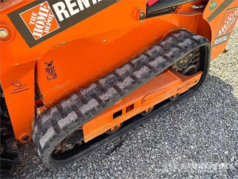 Manitou 1050RT Compact Track Loader لوادر انزلاقية التوجيه