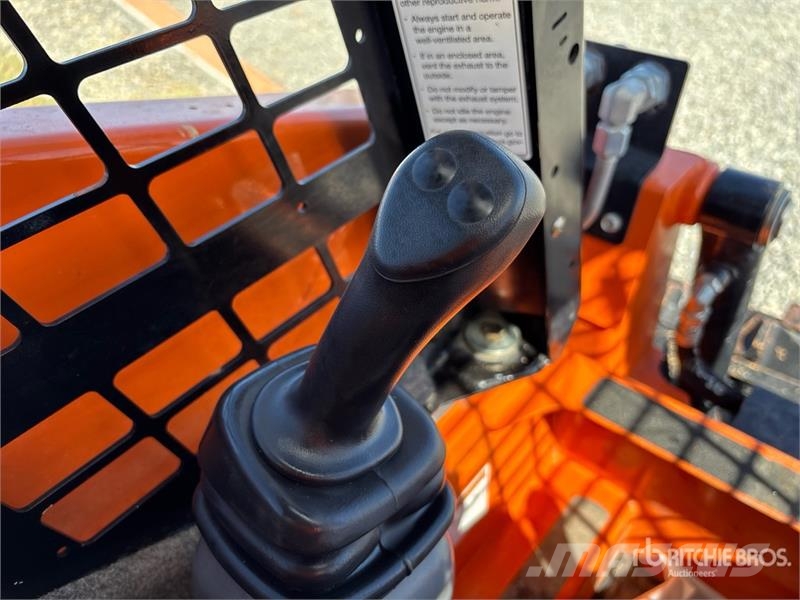Manitou 1050RT Compact Track Loader لوادر انزلاقية التوجيه
